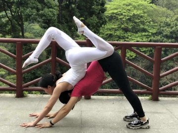 双人瑜伽培训班